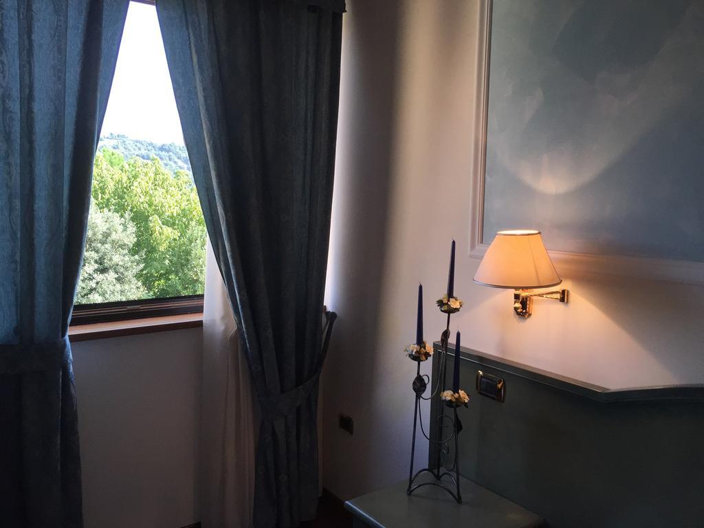 Oscar E Amorina Montegiorgio Szoba fotó