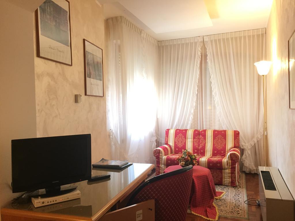 Oscar E Amorina Montegiorgio Szoba fotó